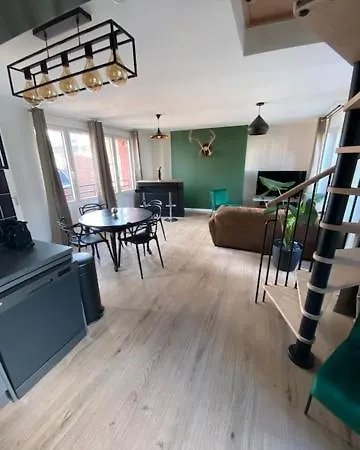 Duplex Proche Gare Vue Tour Perret Avec Parking Gratuit דירה אמיינס