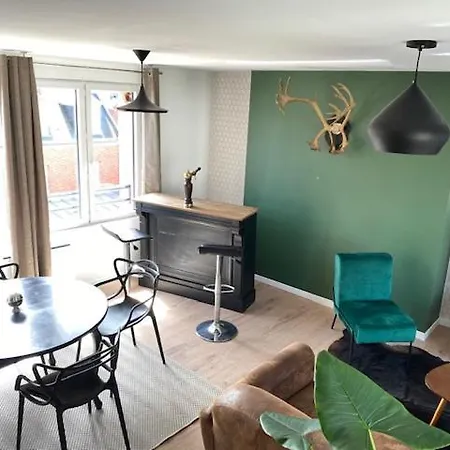 Duplex Proche Gare Vue Tour Perret Avec Parking Gratuit דירה