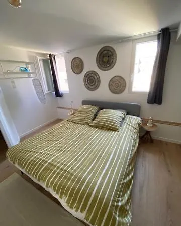 Duplex Proche Gare Vue Tour Perret Avec Parking Gratuit דירה אמיינס