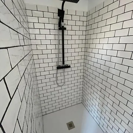 Duplex Proche Gare Vue Tour Perret Avec Parking Gratuit דירה
